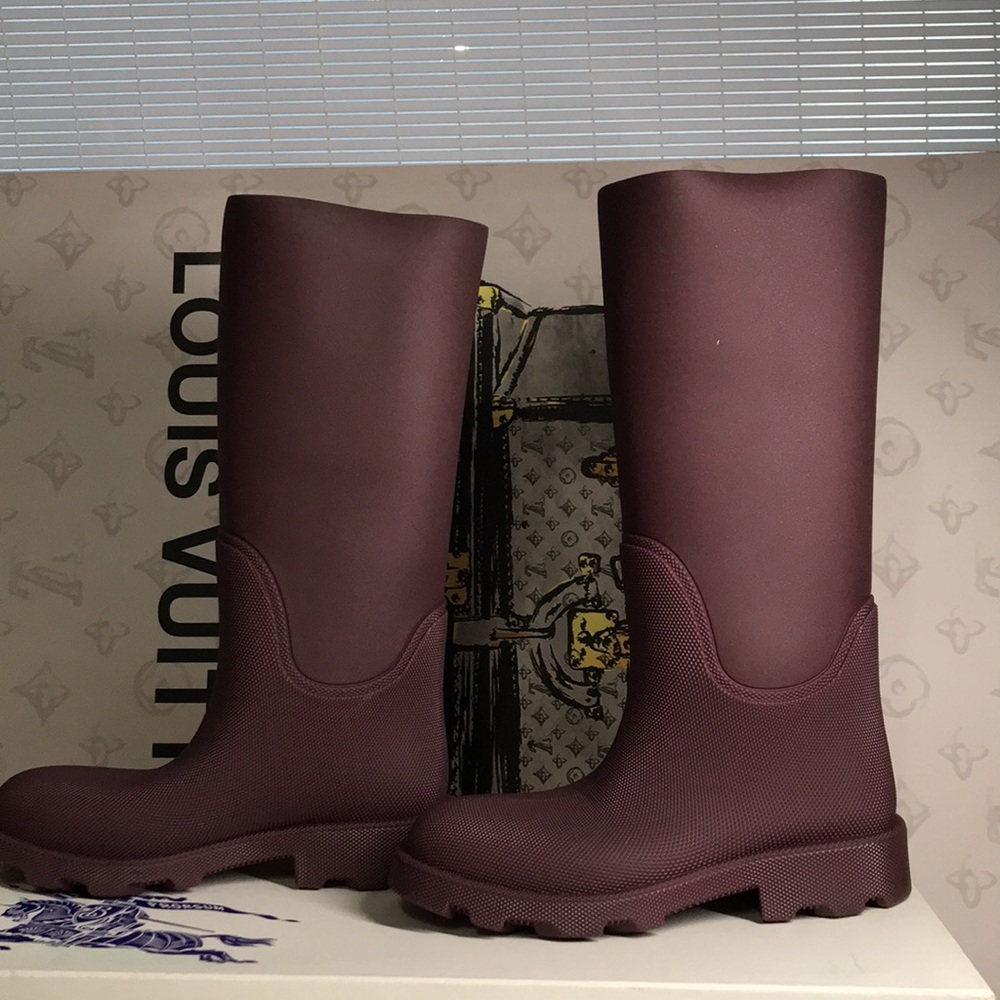 New Authentic BURBERRY Tall Rain Boots – Runway Featured - Picture 10 of 12